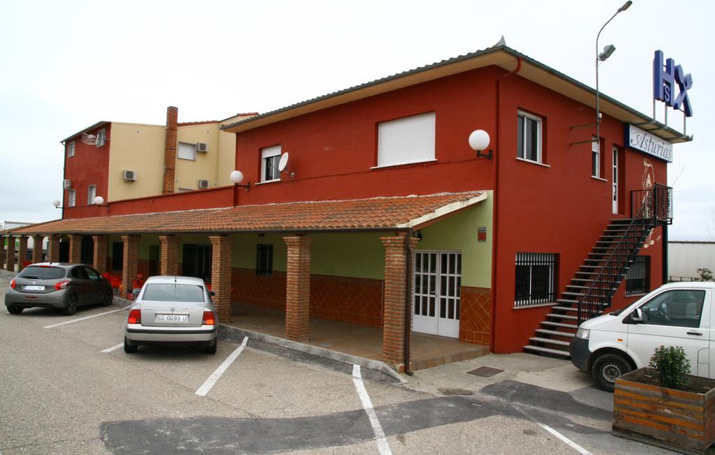 Hostal Asturias Hotel Jarilla Luaran gambar