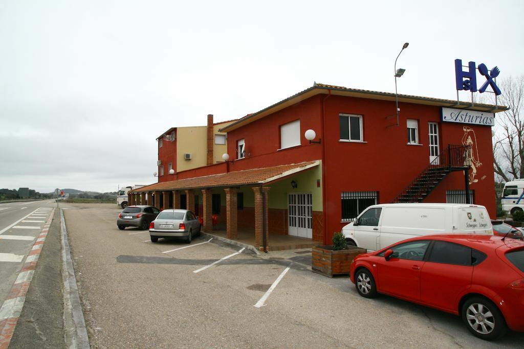 Hostal Asturias Hotel Jarilla Luaran gambar